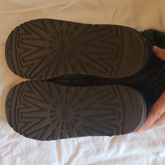 ALMOST NEW! Cardigan uggs - Picture 3 of 4